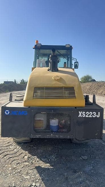 вибрационный грохот: XCMG XS223J — грунтовый вибрационный каток - Тип: одно-вальцовый — 2
