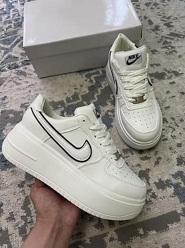 dunk low: Кроссовки новые, высота 6 см
39 размер (маломерки) — 1