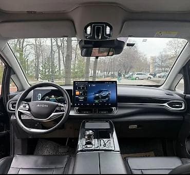 электромобил byd: Электрокроссовер Aion (чёрный кузов) Кузов и экстерьер - Компактный — 3