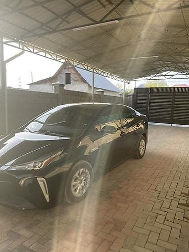 порог: Toyota Prius: 2019 г., 1.8 л, Вариатор, Гибрид, Хэтчбэк — 3