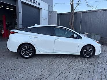 тесла машына: Toyota Prius: 2019 г., 1.8 л, Вариатор, Гибрид, Хэтчбэк — 7