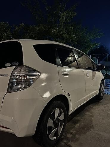 mini ev: Honda Fit: 2012 г., 1.3 л, Вариатор, Гибрид, Хэтчбэк — 4