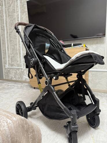 удобная детская коляска: Коляска, цвет - Черный — 1