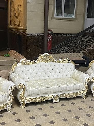 столы стулья диваны: Роскошный комплект мягкой мебели в классическом барочном стиле — 5