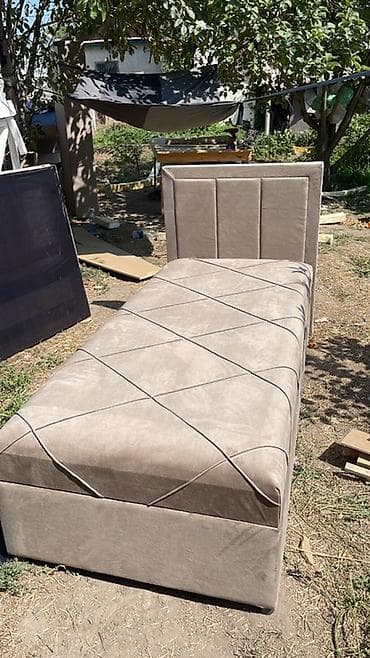 small table: Односпальная кровать с мягким изголовьем - Размер: стандартная — 2