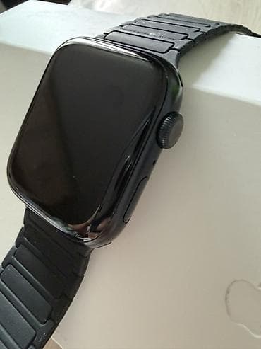 kg camera: Apple Watch 7, 45mm. 
Аккумулятор 90% — 3