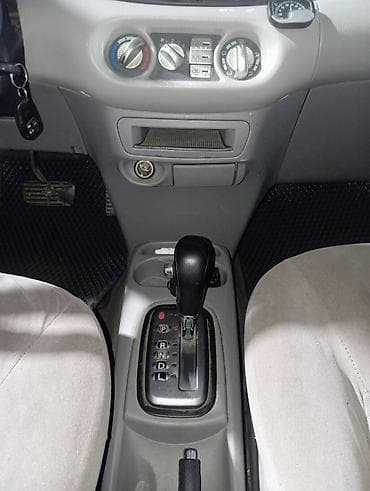 step 2: Nissan Almera Tino: 2000 г., 2 л, Автомат, Газ, Хэтчбэк — 3