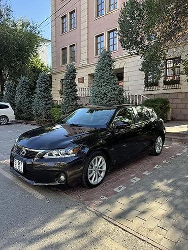 Продажа авто: Lexus CT: 2012 г., 1.8 л, Вариатор, Гибрид, Хэтчбэк — 3