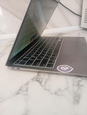 MacBook Air 13", цвет Space Gray - Экран 13" Retina - Клавиатура с