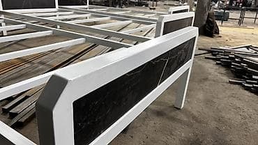 Эки кишилик керебеттер: Односпальная металлическая кровать с декоративными вставками под — 7