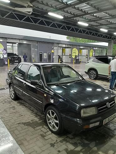 Volkswagen Vento: 1993 г., 1.8 л, Механика, Бензин, Седан — 6