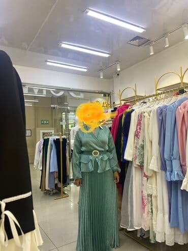 зеленое платье большого размера: Продаю нарядное платье вживую смотрится очень богато и красиво — 1