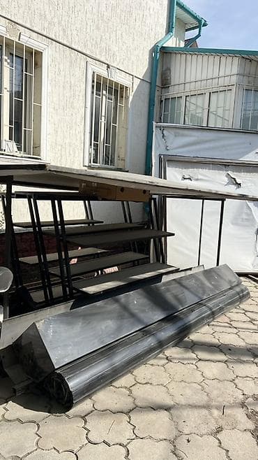 Разновидность для магазинов одежды: манекены, жалюзи 200х220, вешалки