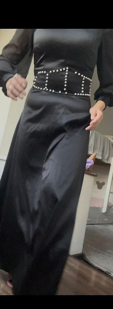 обуви: Лоро пионы 1500сом 
платья короткое 2500сом 
чёрный платья 1000сом — 6