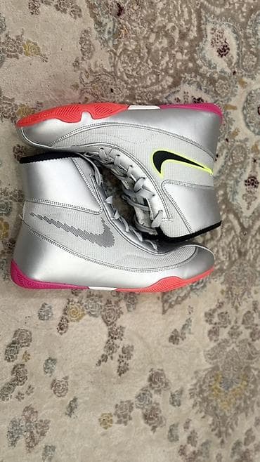 Эркектердин кроссовкасы, 40, Nike, Жаңы, түсү - Күмүш, Өзү алып кетүү lalafo.kg да Эркектердин кроссовкасы, 40, Nike, Жаңы, түсү - Күмүш, Өзү алып кетүү