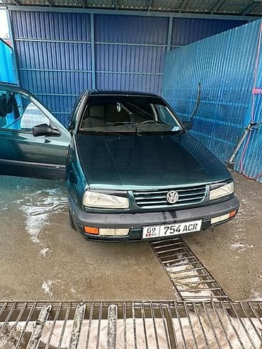 Транспорт: Volkswagen Vento: 1995 г., 1.8 л, Механика, Бензин, Седан — 3