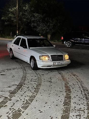 Mercedes-Benz E-Class: 1994 г., 2 л, Механика, Бензин, Седан at lalafo.kg Mercedes-Benz E-Class: 1994 г., 2 л, Механика, Бензин, Седан