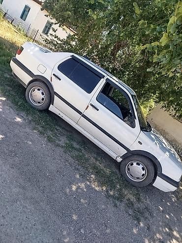 Седан белого цвета с темной тонировкой задних стекол. 4 двери, кузов с lalafo.kg да Седан белого цвета с темной тонировкой задних стекол. 4 двери, кузов с