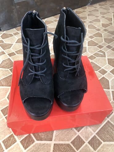 обувь кеды: Босоножка чёрная на Платфоме, качество люкс покупалось за 4500, отдаю — 3