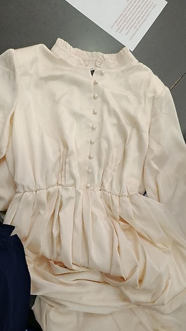 Платье макси в светлом кремовом оттенке с изысканной отделкой. - — 2