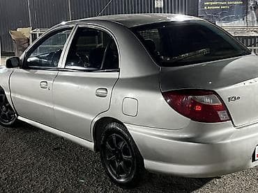 кызыл кия кыз: Kia Rio: 2000 г., 1.5 л, Кол менен иштөөчү, Бензин, Седан — 3