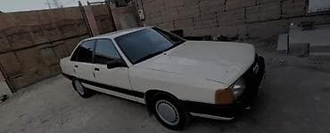 Audi 100: 1983 г., 1.8 л, Механика, Бензин, Седан
