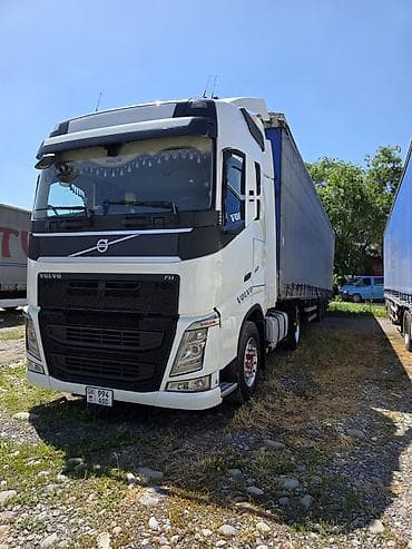 голив: Тягач, Volvo, 2014 г., Тентованный — 4