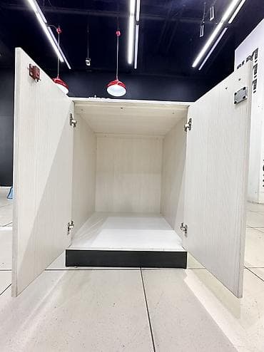 Тумбы и подставки для обуви: Тумба торговая б/у, большая вместительность Продаётся торговая тумба — 3