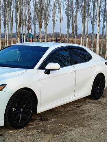 продаю в связи с переездом: Toyota Camry: 2018 г., Бензиновая, Седан — 2