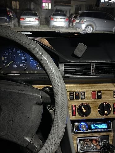 сокулук там: Mercedes-Benz W124: 1988 г., 2.3 л, Кол менен иштөөчү, Бензин, Универсал — 5