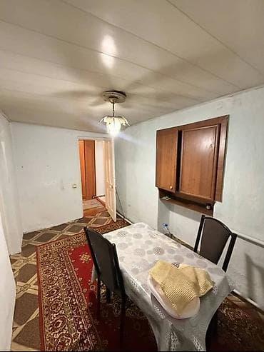ошский рынак: 🏡 Продаётся просторный дом 📍 Район Ош базар Срочная продажа! • 🛏 — 9