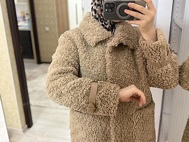Теплое пальто‑шуба тедди, бежево‑карамельного цвета. Особенности: -