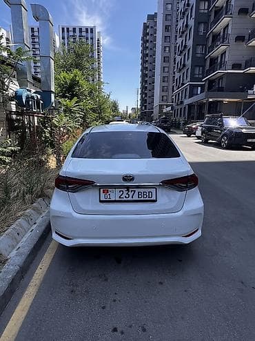 Транспорт: Toyota Corolla: 2020 г., 1.8 л, Вариатор, Гибрид, Седан — 6