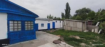 продам железный гараж: Дом с участком и хозпостройками - Жилой дом на участке с зелёным — 4