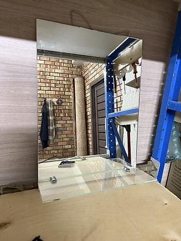 зеркало для ванны: Зеркало настенное с нижней стеклянной полкой. Подходит под любой — 1