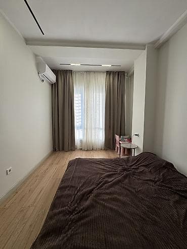 стройител: 3 комнаты, 88 м², Элитка, 9 этаж — 9