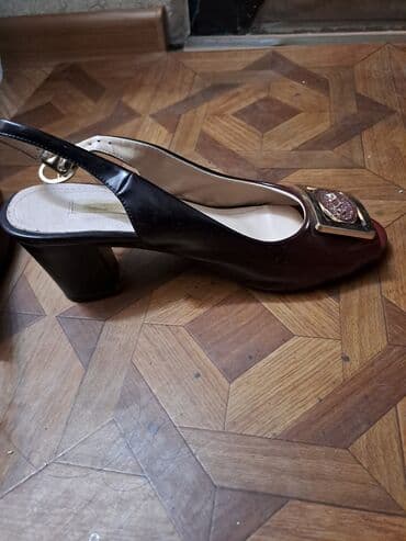 купить сумку шанель оригинал бу: Классическая миниатюрная б/у малышка, но вместимость отличная — 6