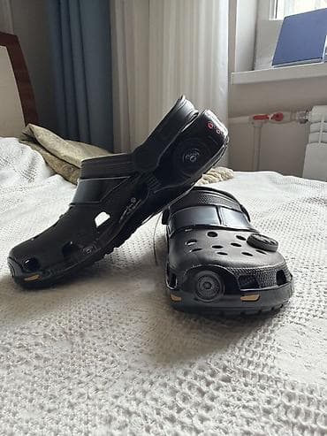 Crocs Classic Clog x Batman размер 6,8 или же 38 - Цвет: чёрный с
