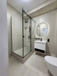 стол раздвижной низкий: Душ кабинасы Төрт бурчтук, Өлчөмү: 2 x 170 см, Поддондун бийиктиги: 8 см,Жабуусу: Тунук — 12