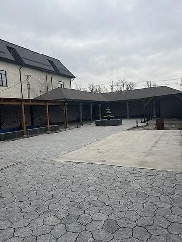 дома с большим участком: Просторный частный комплекс с большим двором и благоустроенной — 2