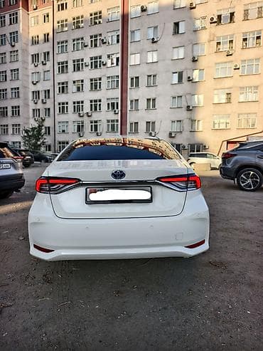 e21: Toyota Corolla: 2022 г., 1.8 л, Автомат, Бензин, Седан — 4