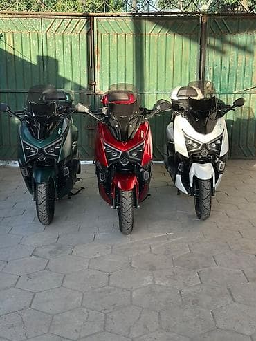 один: В продаже новый скутер премиум класса ZMAX, один из больших скутеров — 2