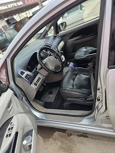 mersedes banan: Mitsubishi Grandis: 2004 г., 2.4 л, Автомат, Бензин, Минивэн — 7