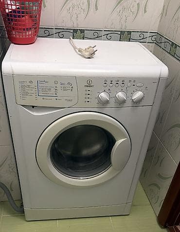 Техника и электроника: Стиральная машина Indesit не рабочий отдам бесплатно только сегодня — 1