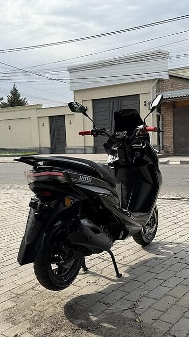 продаю скутор: Макси-скутер Yamaha, 150 куб. см, Бензин, Б/у — 2