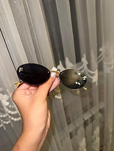 romeo careye цена: Солнцезащитные очки очки, Fendi, Женские, Регулируемые носоупоры, Новый — 2