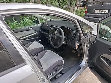 бардачок стрим: Honda Stream: 2002 г., 2 л, Автомат, Бензин, Минивэн — 6