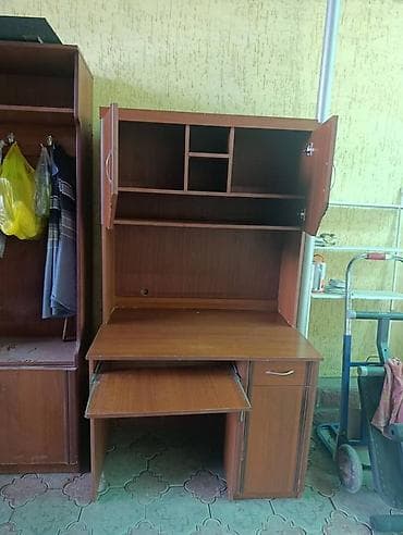 кампютерный столы: Компьютерный стол, Б/у, С полками — 2
