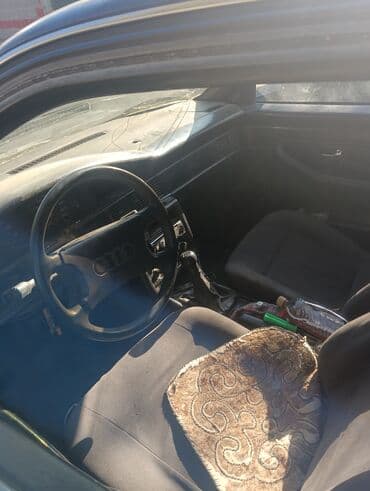 Audi 100: 1988 г., 1.8 л, Механика, Бензин, Седан