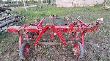 мотор авто: Колесный трактор с кабиной, полный привод 4x4. Серия на борту: 554 — 8